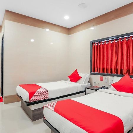 Oyo 10697 Hotel Suraj Inn Σουράτ Εξωτερικό φωτογραφία